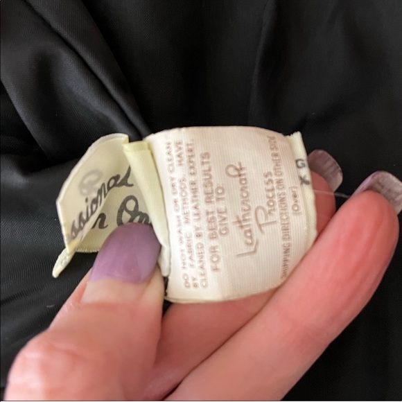 Vintage Black Leather Jacket - Picture 9 of 12